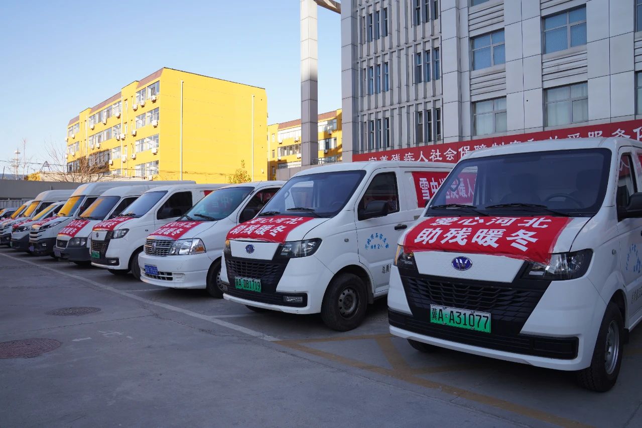 图为物资运输车辆